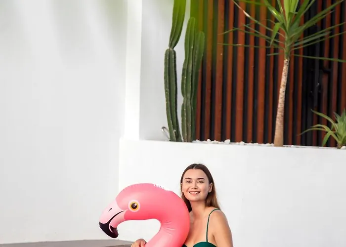 Brand New 4br With Pool & Rooftop Near Lafavela * スミニャック