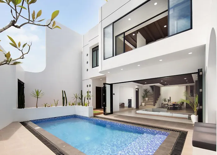 Brand New 4br With Pool & Rooftop Near Lafavela ヴィラ スミニャック