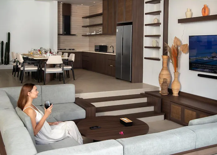 Brand New 4br With Pool & Rooftop Near Lafavela ヴィラ スミニャック